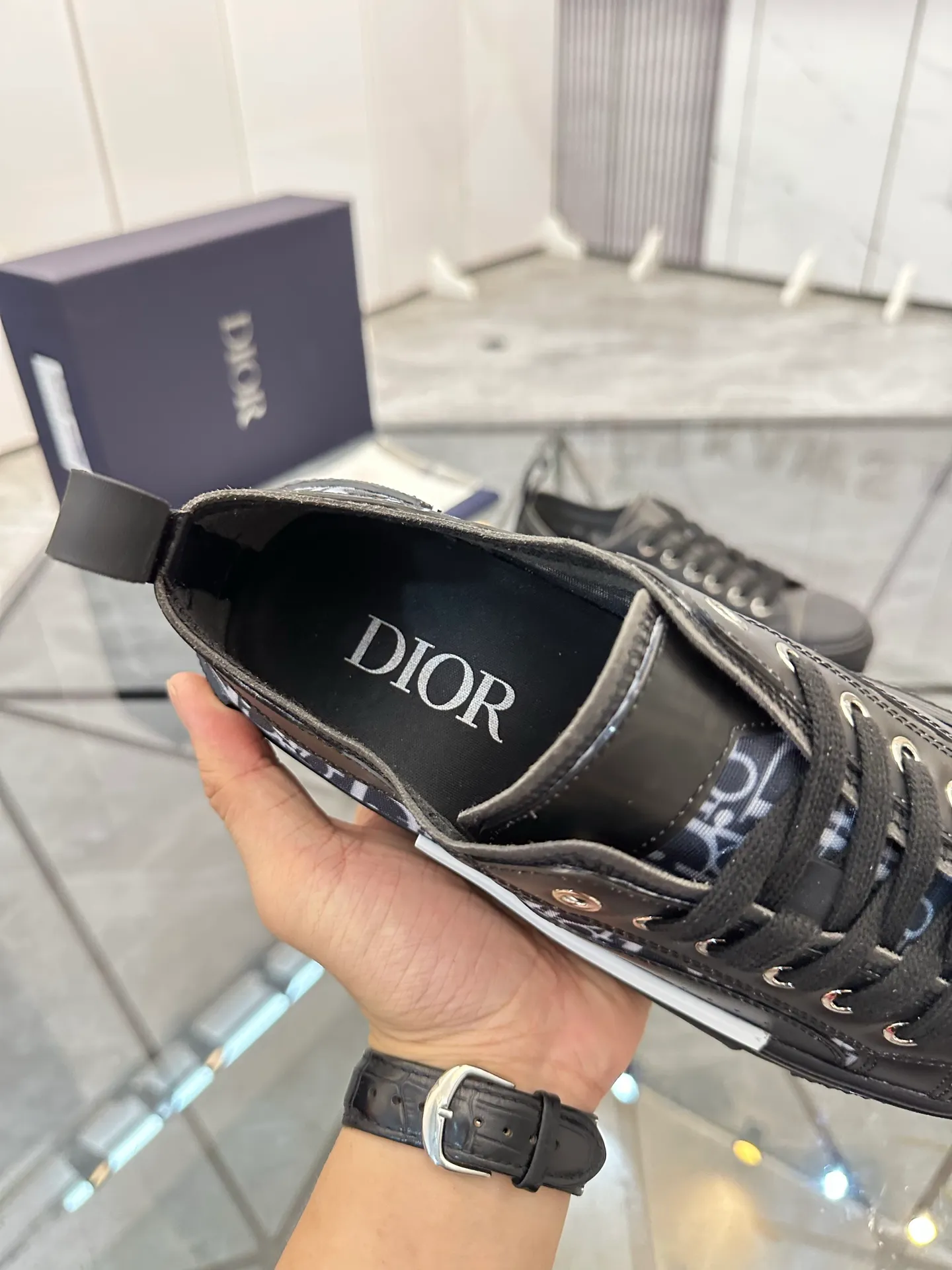 Selling men's shoes 💰: 💰P400¥ Product trademark: Dio* "Dior*" low-top casual shoes Regular size: 36-45 (can be customized to 46) Couple style B23 Product materials: Upper imported original fabric, breathable lining, original outsole. No.: 007